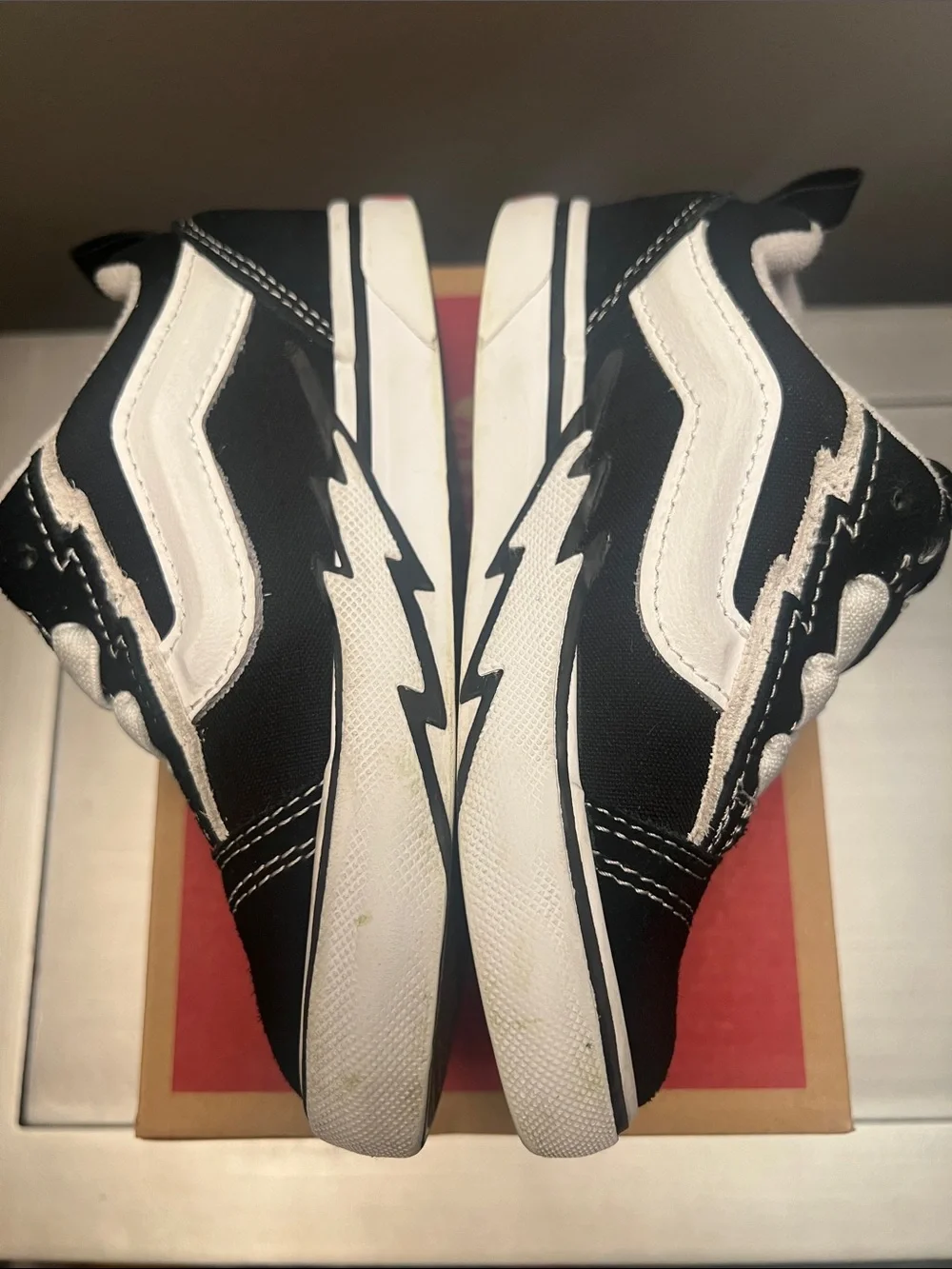 Vans Knu Skool Elastic Lace Bolt. Black and white. Toddler size 10